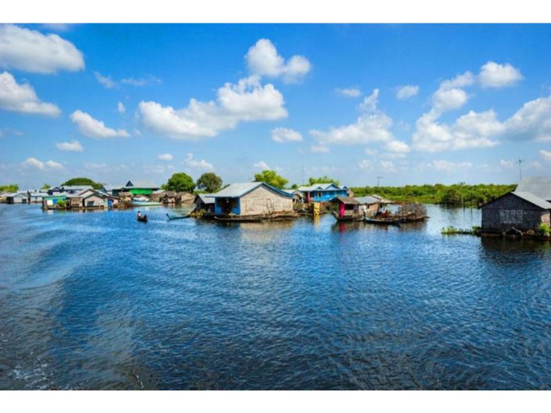 Tham quan biển hồ Tonle Sap xanh mát