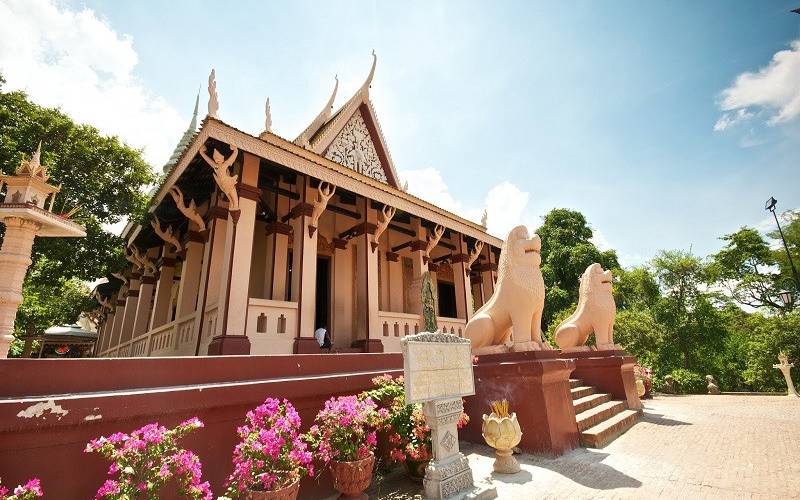 Lạc vào khung cảnh thiên đường tại chùa Wat Phnom